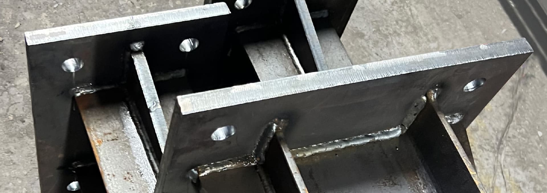 металлические столбы